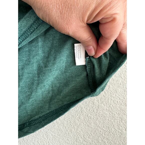 NWOT Women's Short Sleeve Round Neck T-Shirt Button Decal on Back Medium - Picture 9 of 12